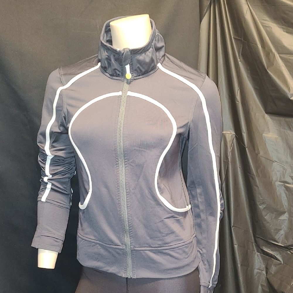 Lululemon Athletica size 6 Gray & White Workout After Workout Jacket